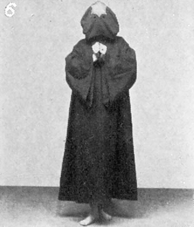 The closing of the veil: photograph of the sign
